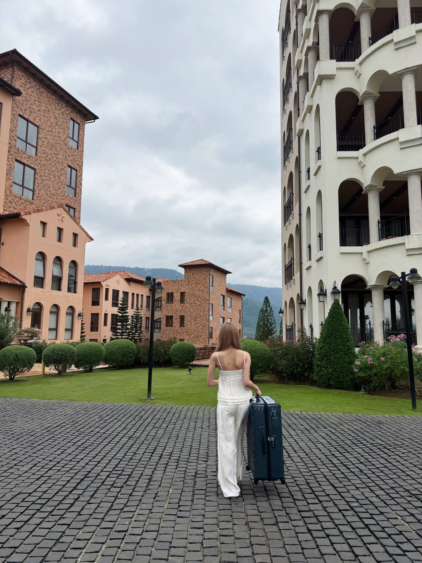 แพรวา - ณิชาภัทร ฉัตรชัยพลรัตน์