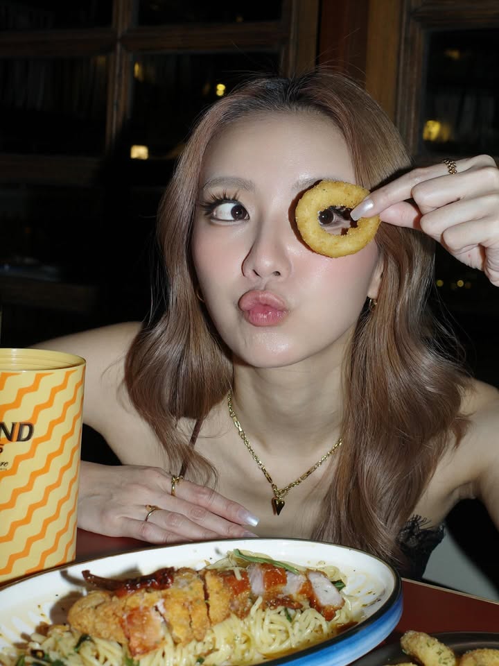 แพรวา - ณิชาภัทร ฉัตรชัยพลรัตน์