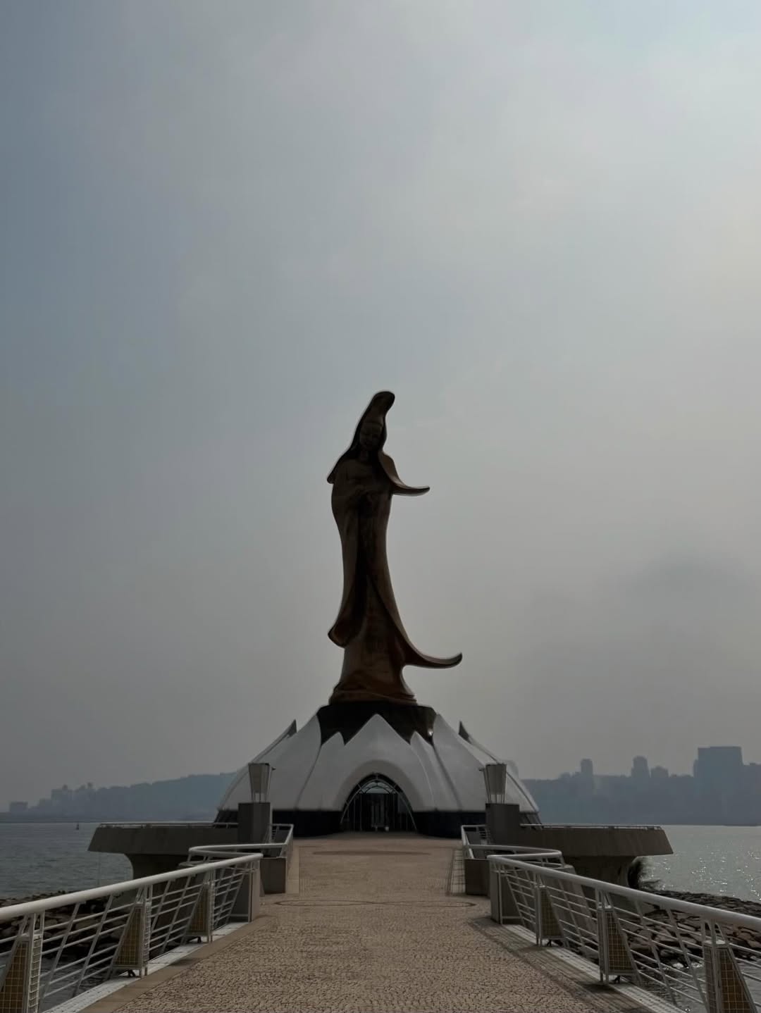 แพรวา - ณิชาภัทร ฉัตรชัยพลรัตน์