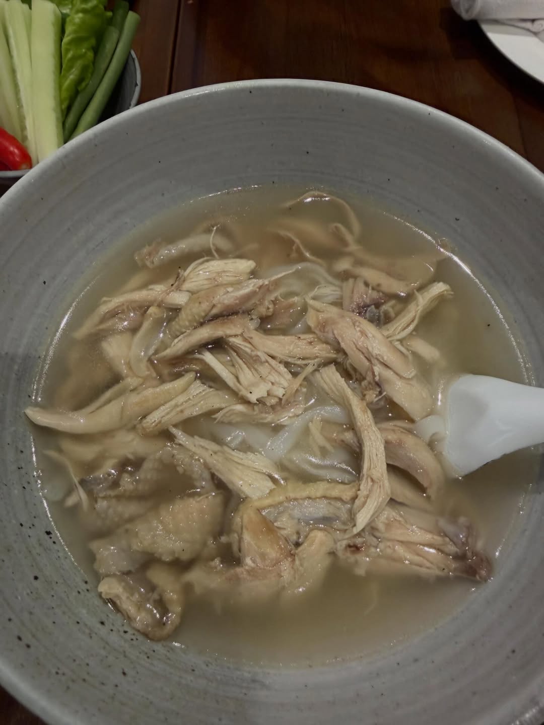 แพรวา - ณิชาภัทร ฉัตรชัยพลรัตน์