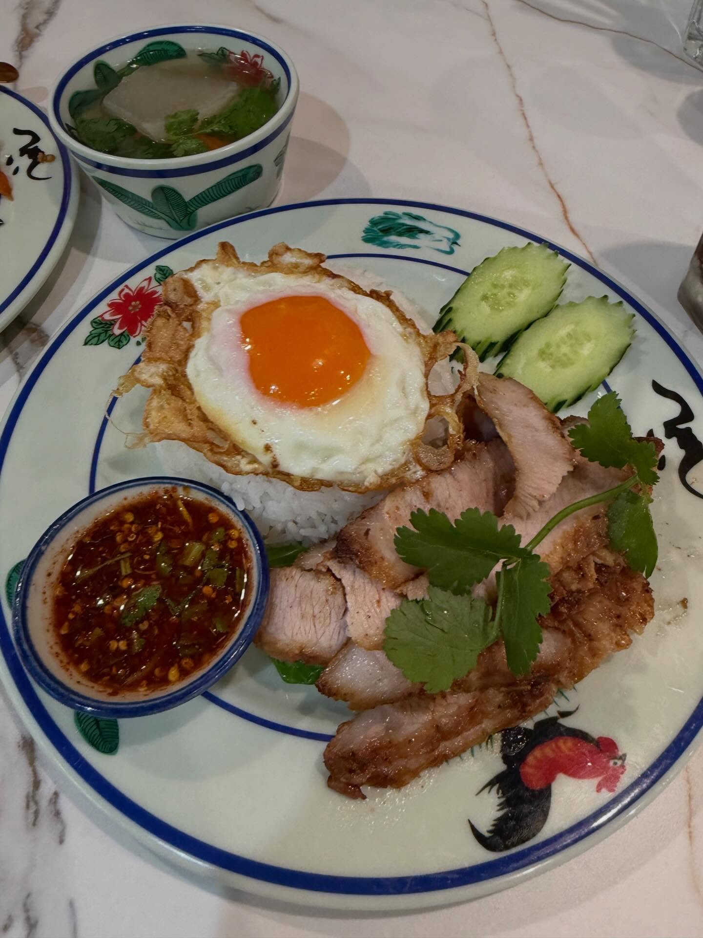 แพรวา - ณิชาภัทร ฉัตรชัยพลรัตน์