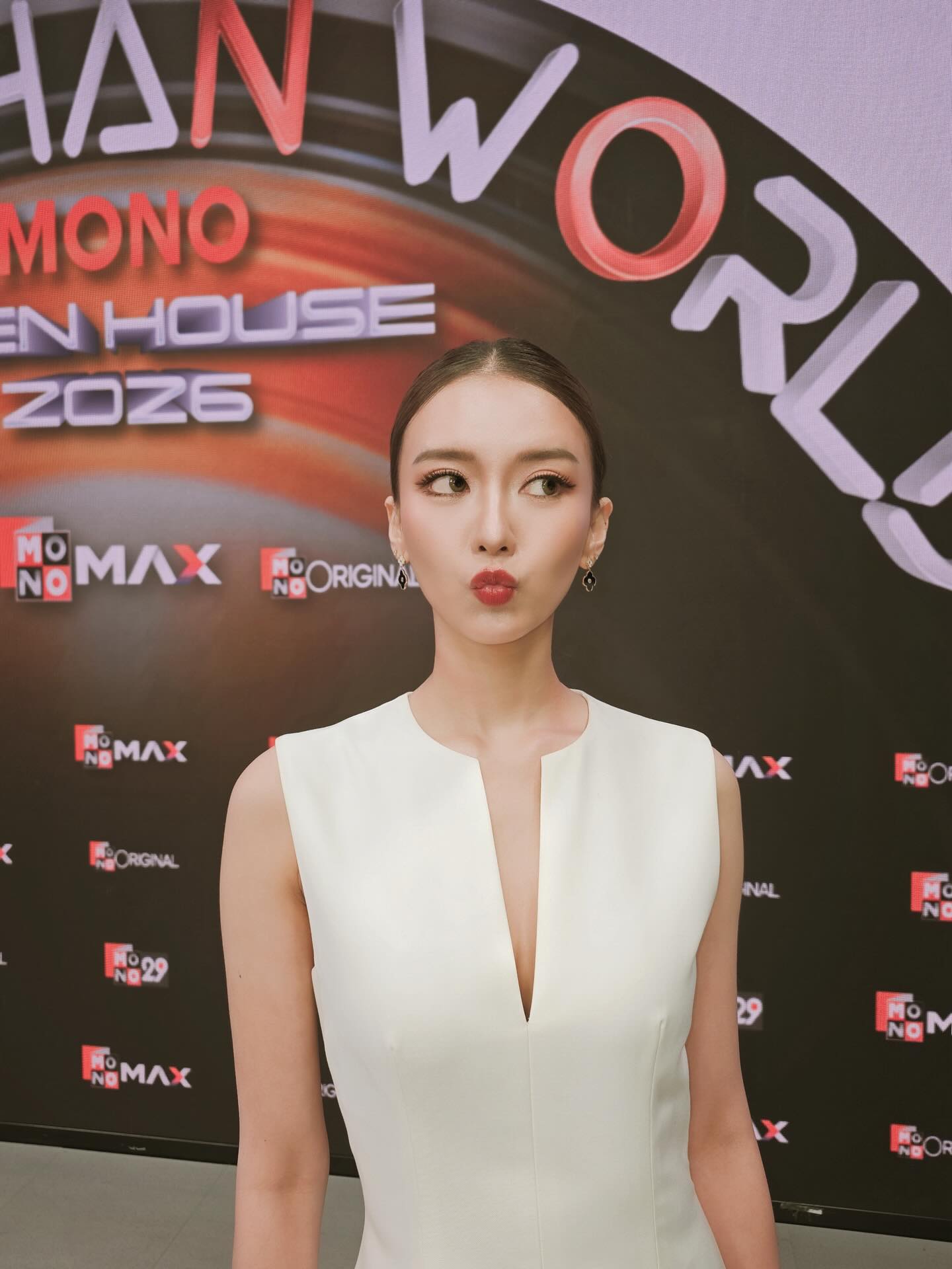 แพรวา - ณิชาภัทร ฉัตรชัยพลรัตน์