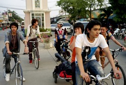 ออกัส ประเดิมแสดงเต็มตัวในภาพยนตร์ เพื่อนไม่เก่า