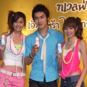 หนุ่มหล่อ ชเวชีวอน ร่วมงานครั้งแรกกับสองสาว โฟร์-มด