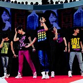 5 หนุ่ม ชายนี่ เยือนไทย ฉลอง แชนแนล [วี] ครบ 1 รอบ