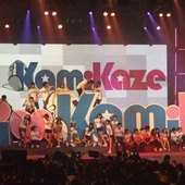 กามิกาเซ่ยกขบวนมาสนุกในคอนเสิร์ต Kamikaze Wave